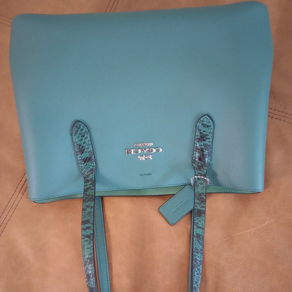 Coach Avenue Carryall Torquoise/Snake embossed handle/shoulder strape